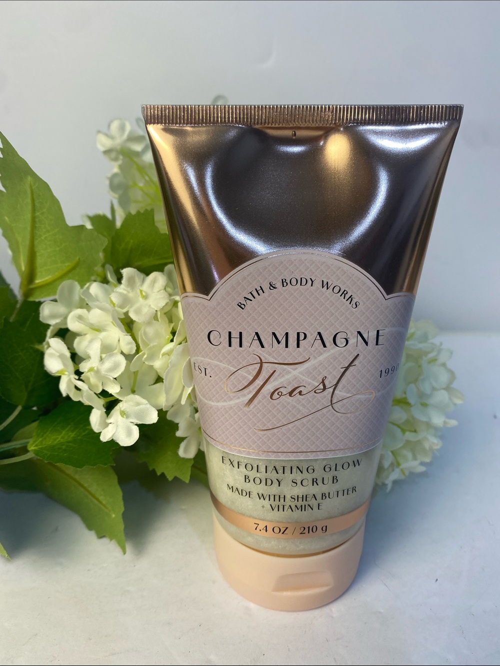 “Champagne Toast” Bath & Body Works New 8 oz Exfoliating Glow Body Scrub